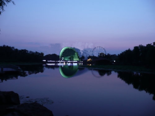 秦皇岛槐花湖大剧院