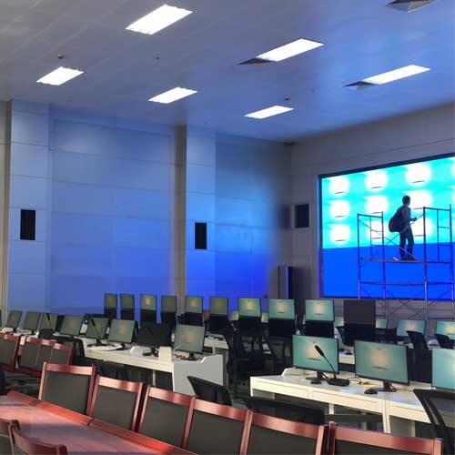 LED显示屏技术应用与发展研究