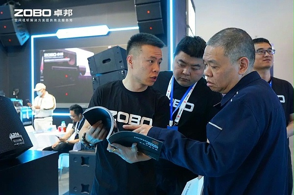 4聚焦展会盛况丨北京infocomm展 ZOBO卓邦展会第二天 热度依旧不减 好评如潮