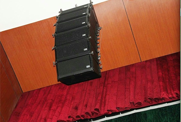 音响设备在舞台演出中的运用